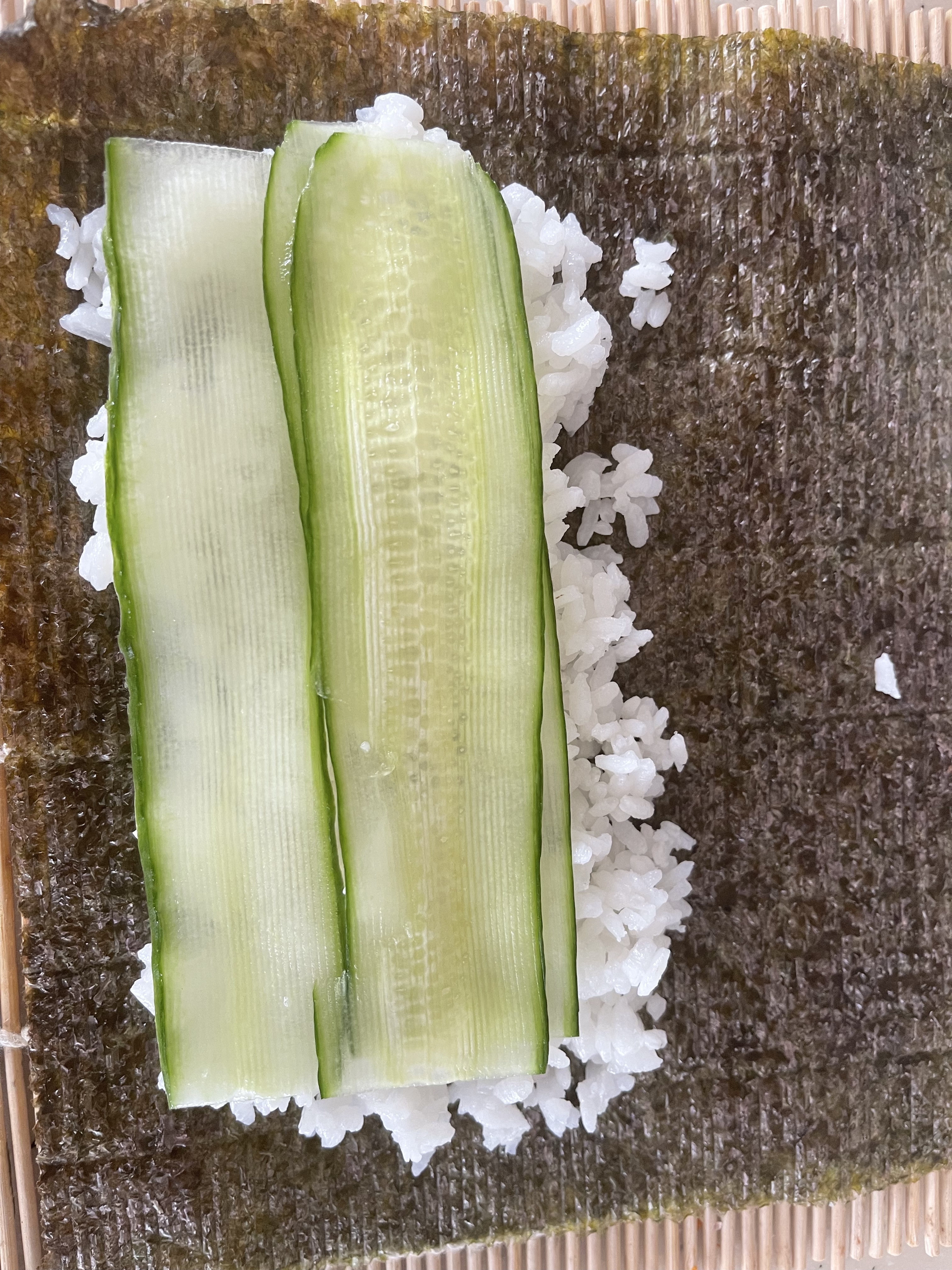 Smoked Salmon and cucumber maki – Catamaran Impi